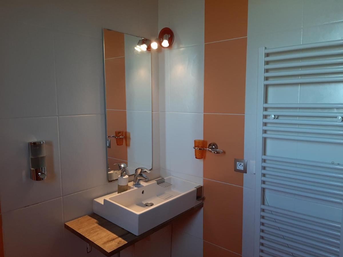 Le Grand Noyer Bed & Breakfast Ambronay Eksteriør bilde